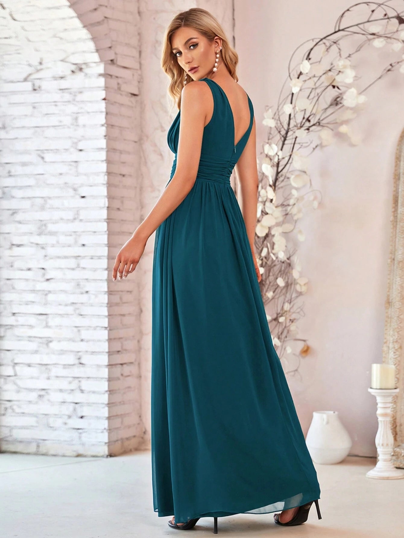 Elegant Chiffon V-Neck Sleeveless Ruched Long Black Bridesmaid Dress, Suitable For Spring/Summer Wedding - image 12