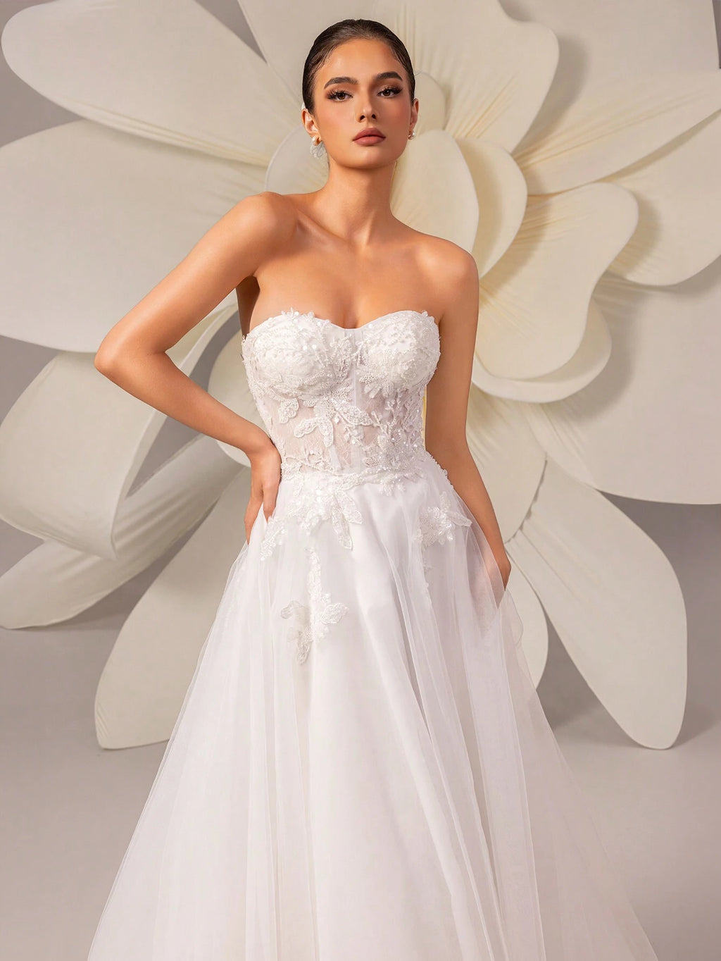 HEARBOBO Sexy Sleeveless Wedding Dress, Featuring Strapless Neckline, Long Tulle Skirt And Delicate Applique - image 9