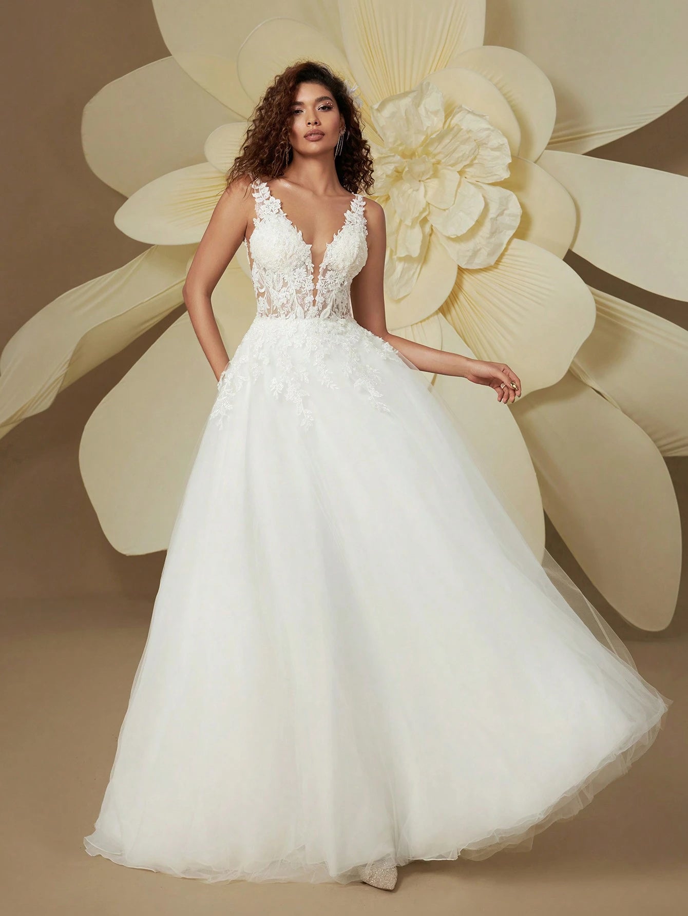 HEARBOBO Elegant V-Neck Backless Luxury 3D Floral Embroidery Wedding Dress White - image 6
