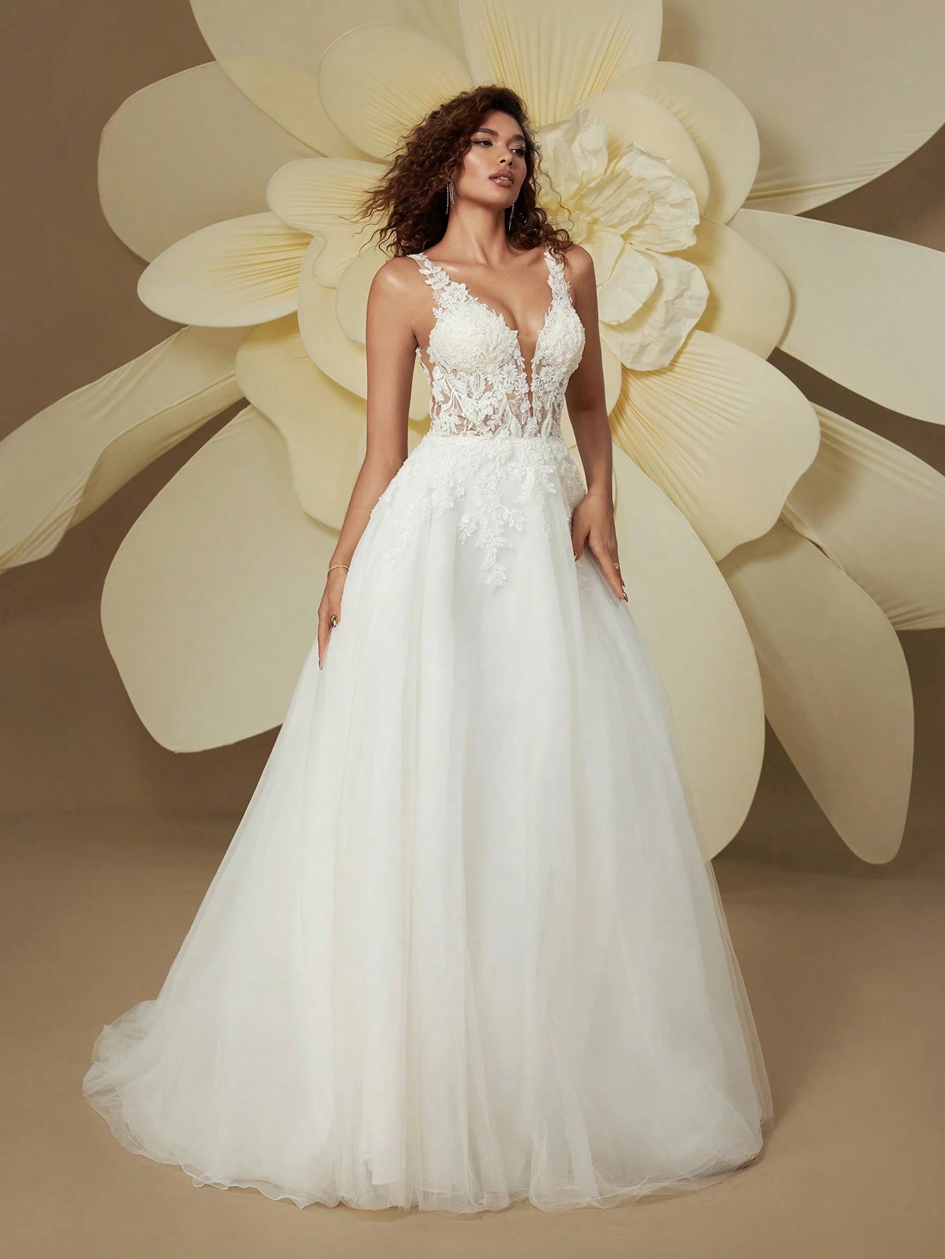 HEARBOBO Elegant V-Neck Backless Luxury 3D Floral Embroidery Wedding Dress White