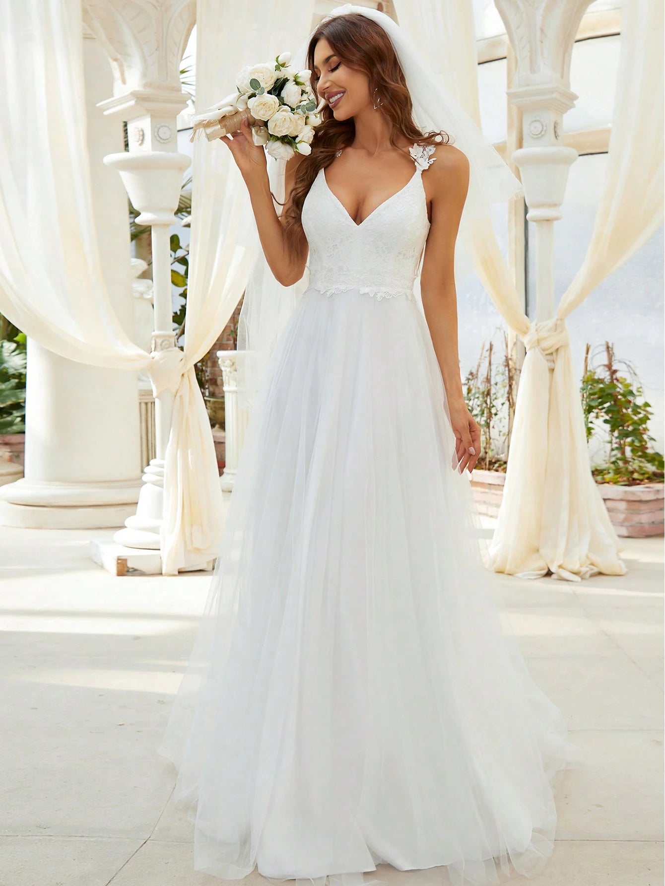 EVERPRETTY Elegant Lace Contrast Color Mesh Sleeveless Wedding Dress, Graceful White Bridal Gown, Suitable - image 4