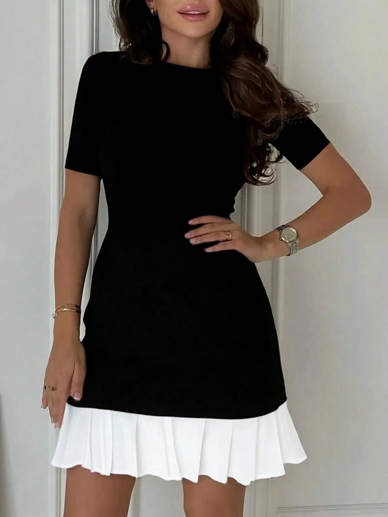 Siren Gaze Pleated Hem Patchwork Round Neck Versatile Mini Dress