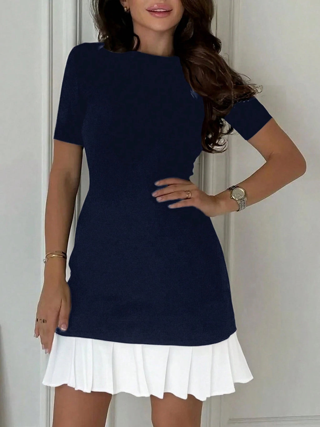 Siren Gaze Pleated Hem Patchwork Round Neck Versatile Mini Dress