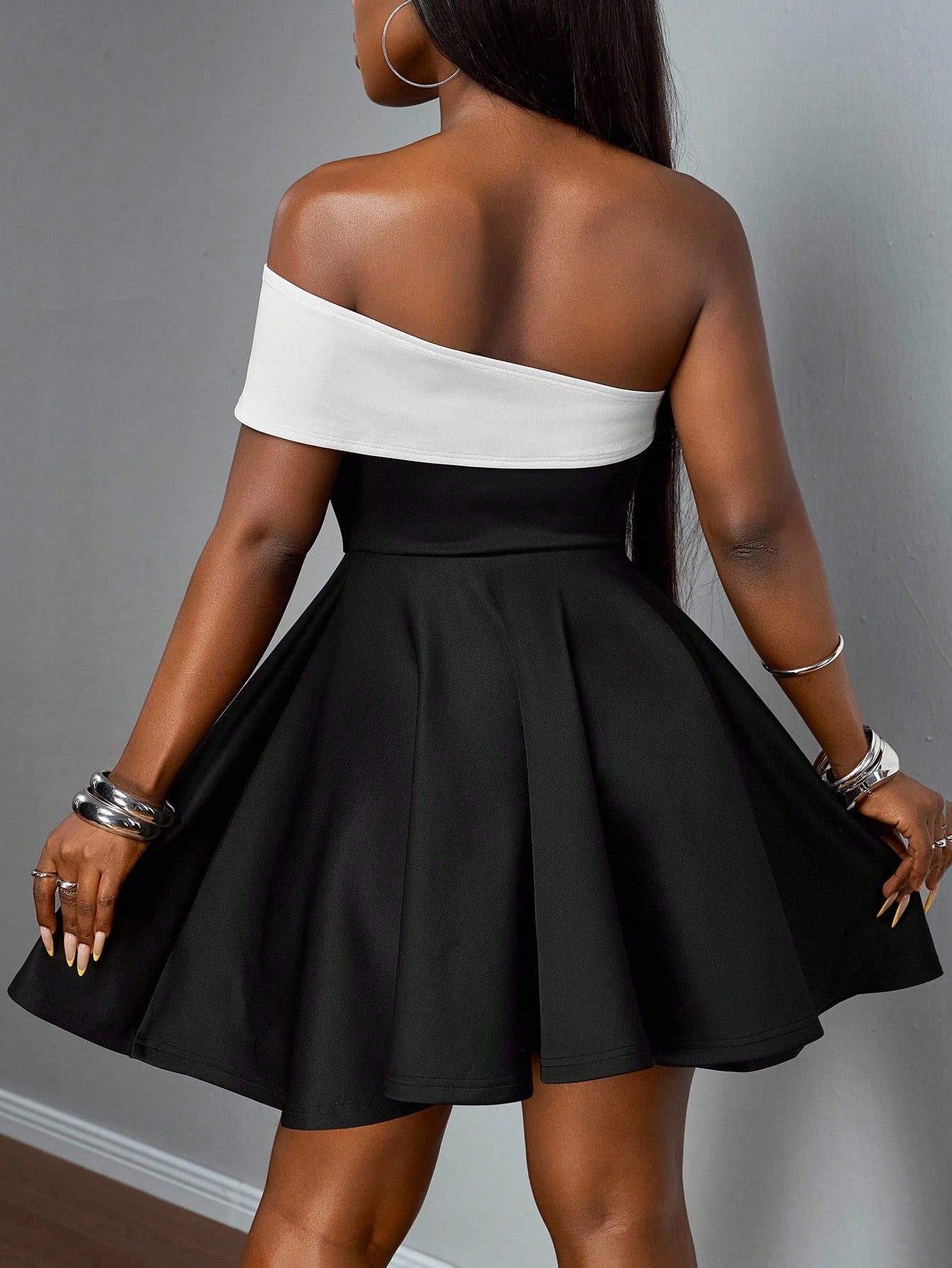 Slaydiva New Spring/Summer 2025 White Off-Shoulder Mini Dress -