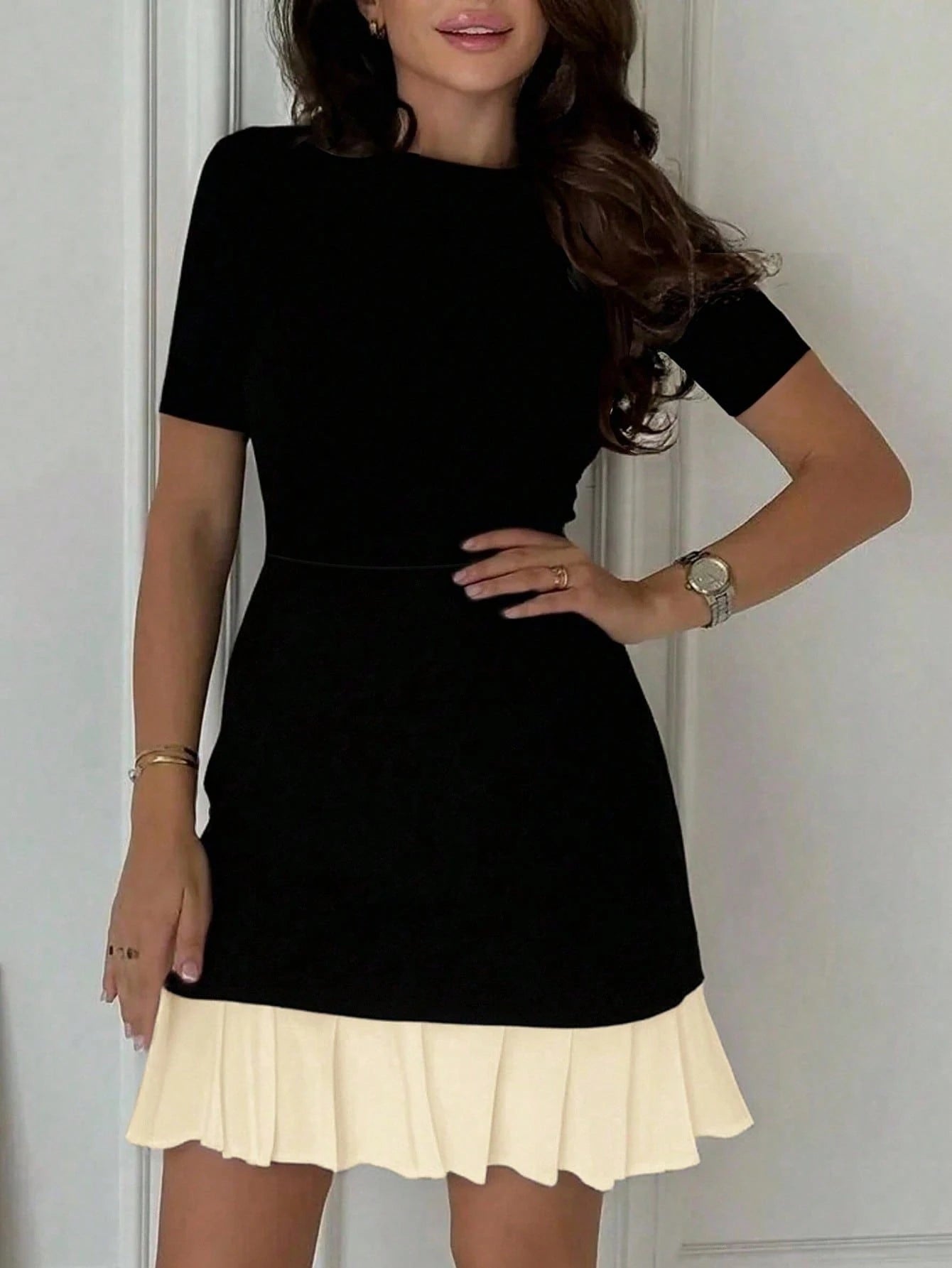 Siren Gaze Pleated Hem Patchwork Round Neck Versatile Mini Dress