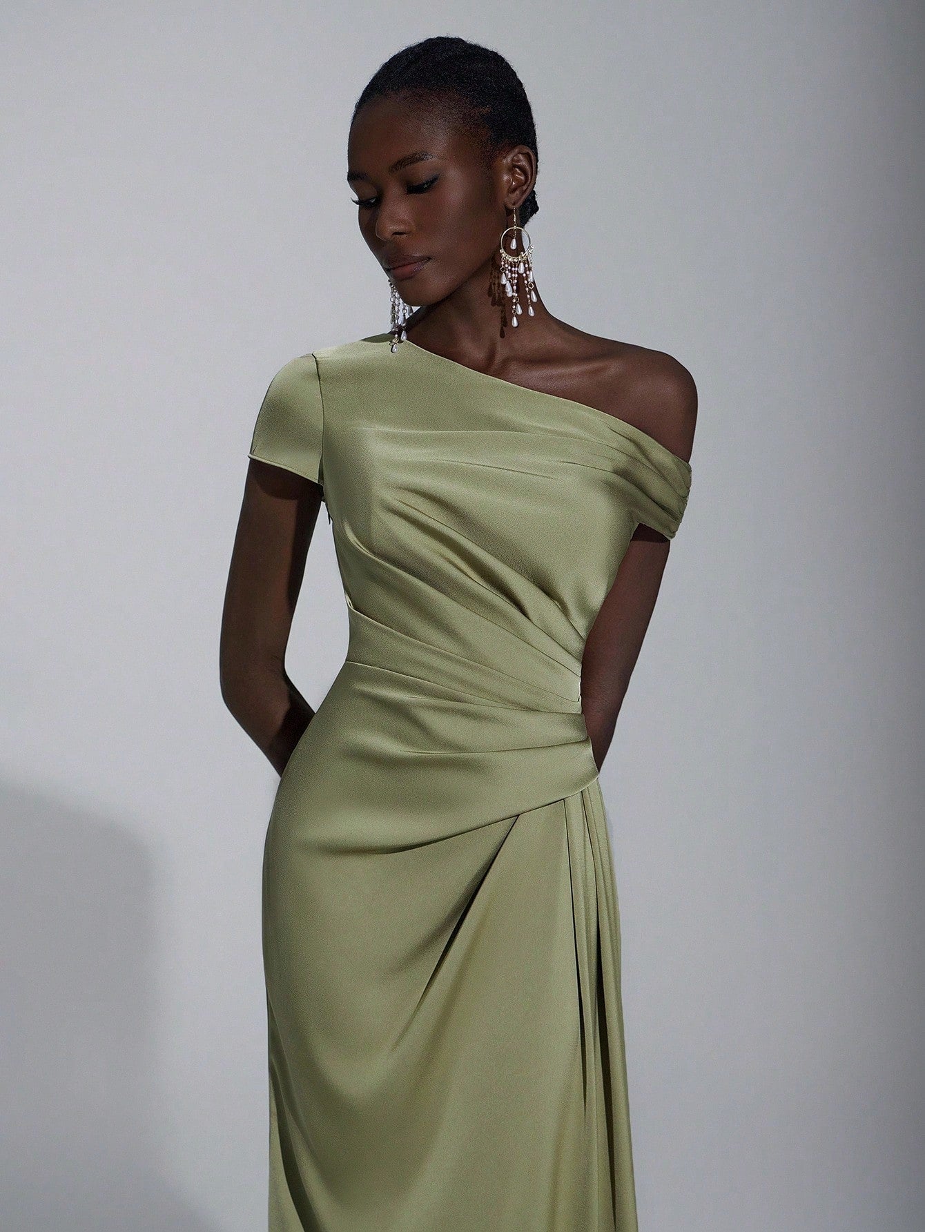 Elitara Elegant Luxurious Satin Ruched Off Shoulder Mermaid Dress, Suitable For Weddings, Parties, Vacations,