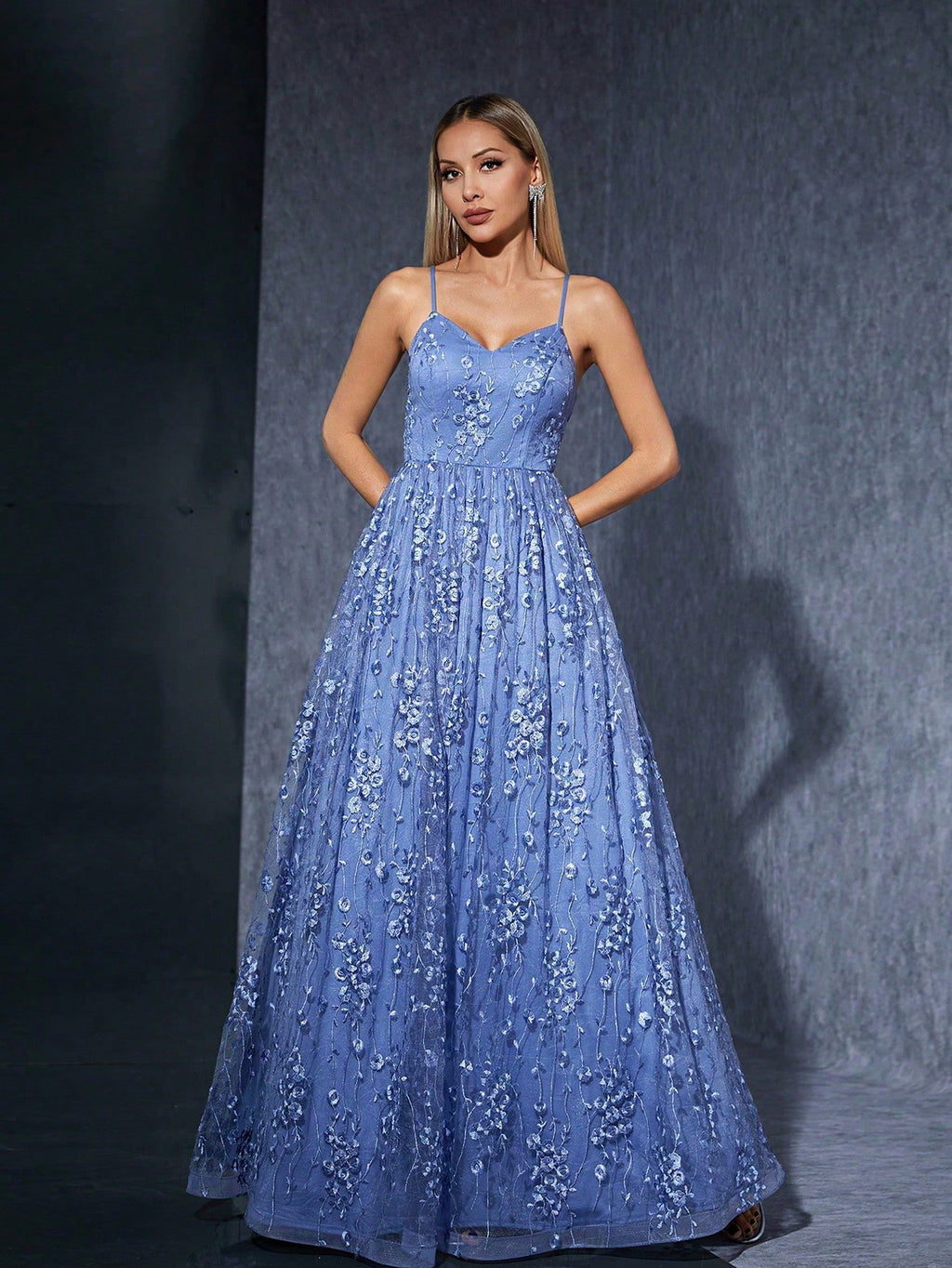 Elegant Spaghetti Strap Embroidered Lace Bridesmaid Maxi Dress