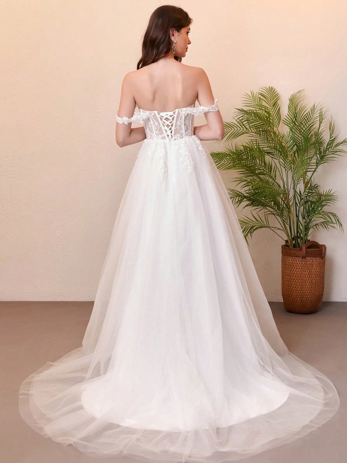 Sweetheart Neckline Trailing Sheer Lace Wedding Dress, Elegant Sleeveless Deep V-Neck Tie Waist Wedding Gown - image 2