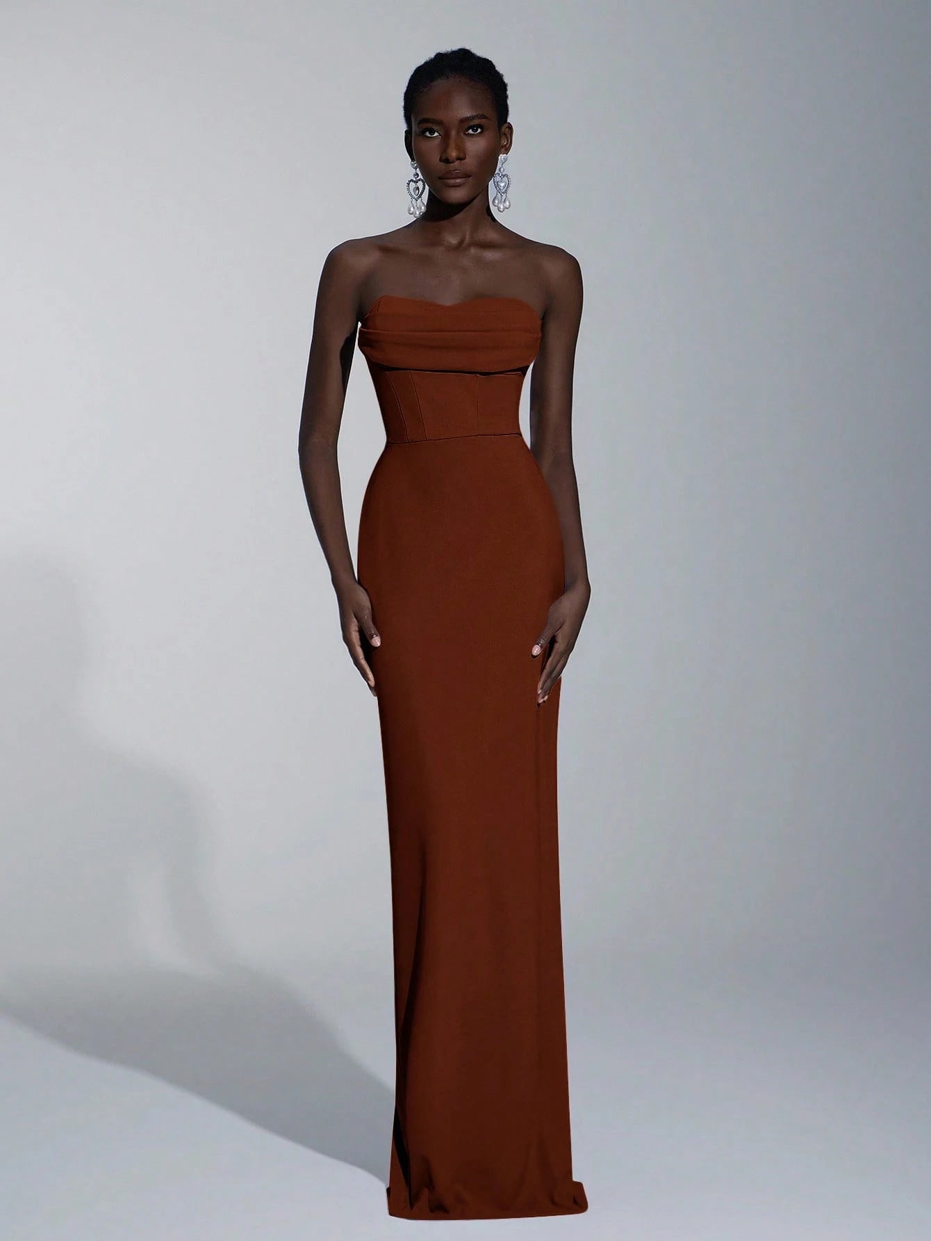 Elitara Elegant Minimalist Split Bandeau Plunging Neckline Fitted Maxi Slit Back Bridesmaid Dress - image 11