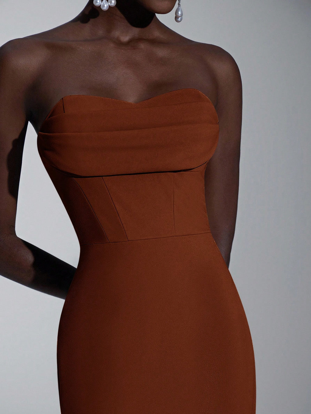 Elitara Elegant Minimalist Split Bandeau Plunging Neckline Fitted Maxi Slit Back Bridesmaid Dress - image 16