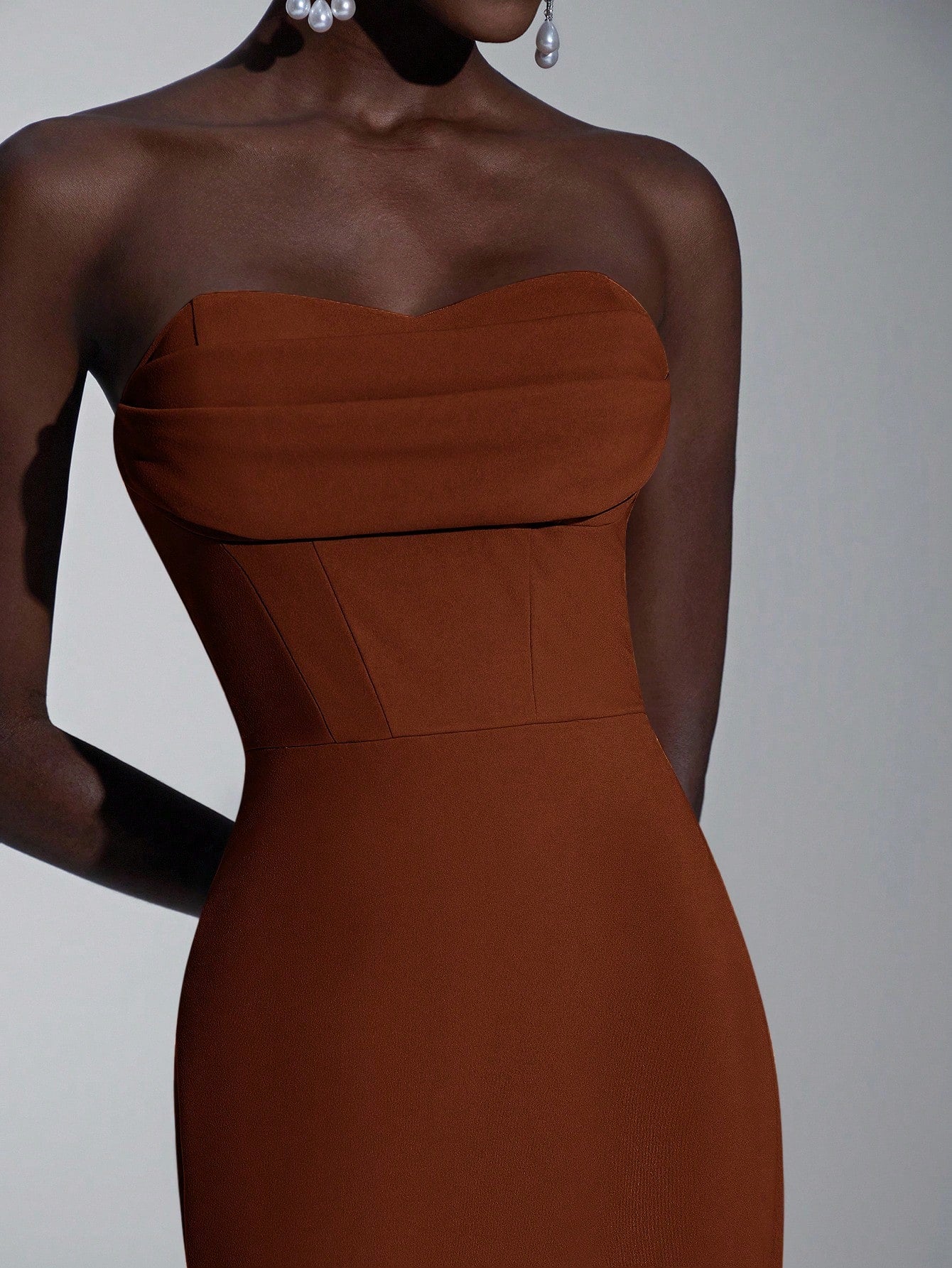 Elitara Elegant Minimalist Split Bandeau Plunging Neckline Fitted Maxi Slit Back Bridesmaid Dress - image 16