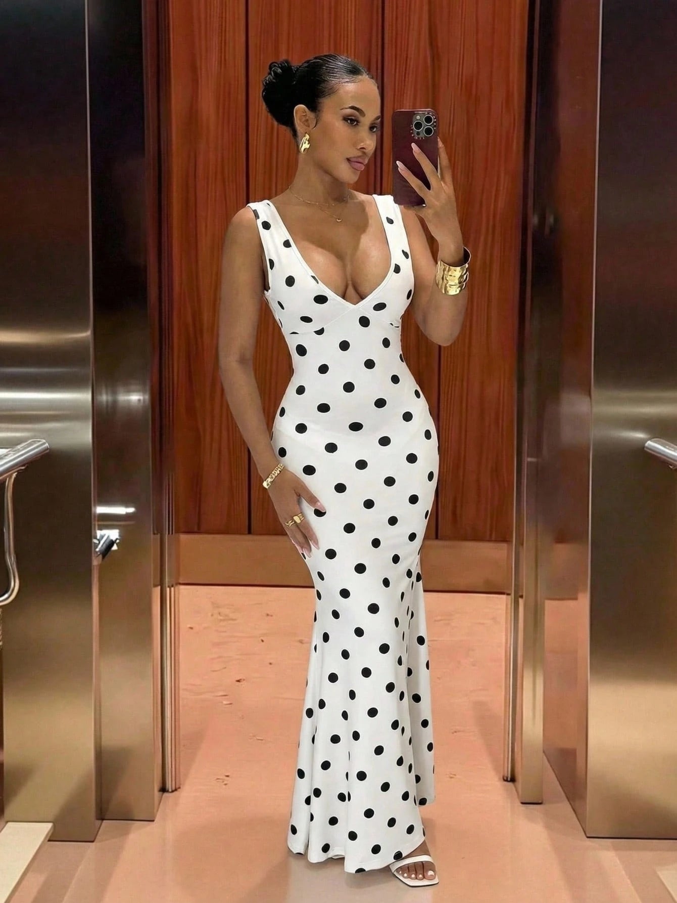 Slaydiva Deep V Neckline, Sleeveless Design, Backless Design,
