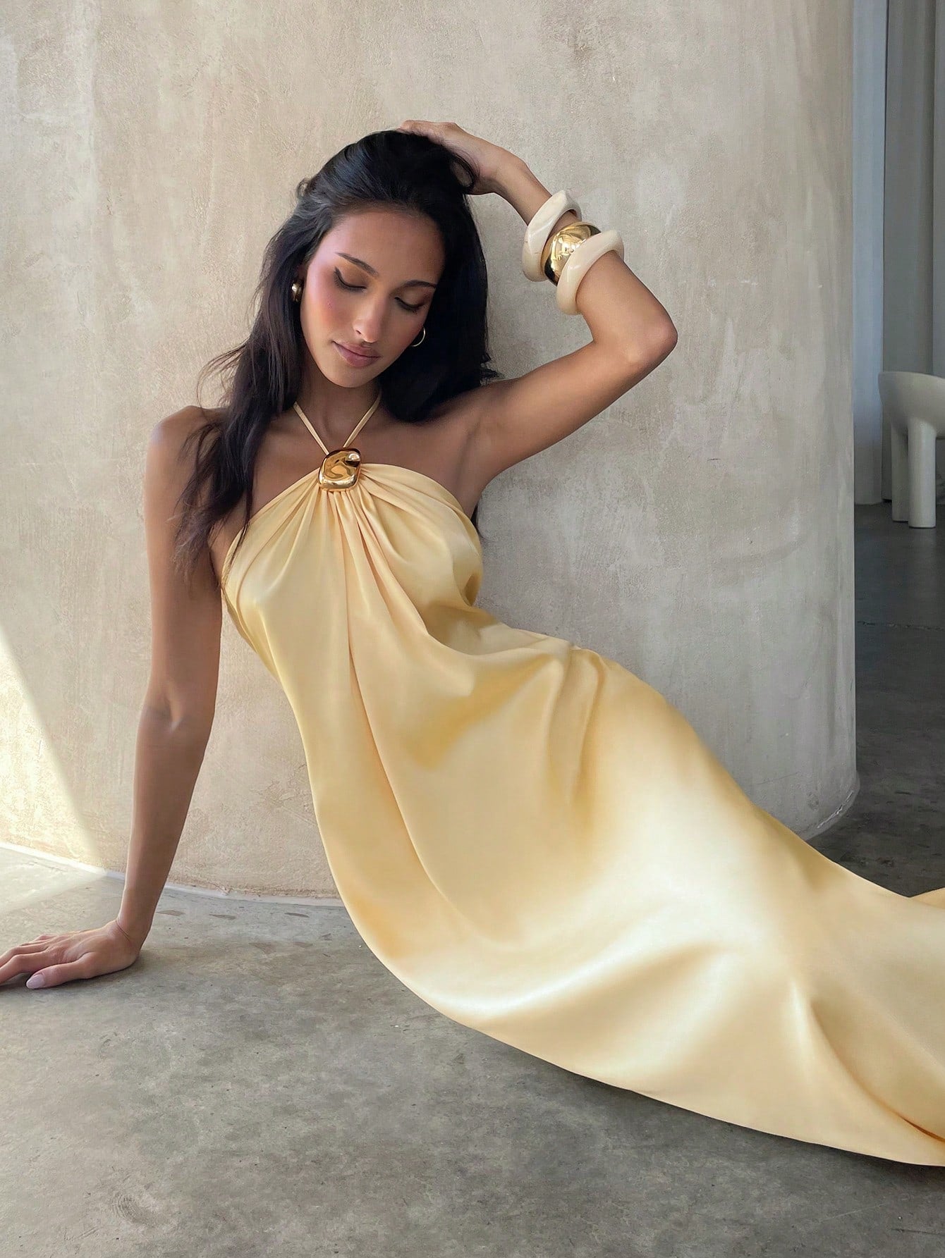 Aloruh New Champagne Backless Pleated Minimalist Long Dress, Metal
