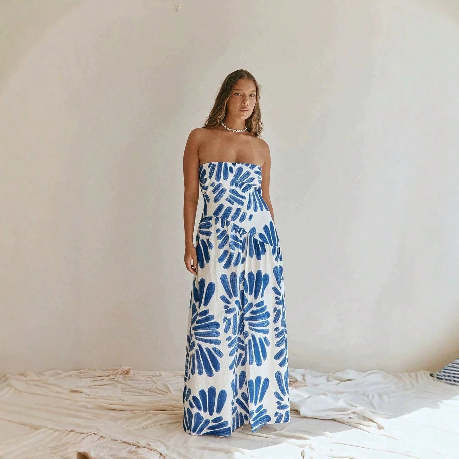 KZKZWK Abstract Brushstroke Print Strapless Maxi Dress, White & Blue A-Line Vacation Sundress - image 4