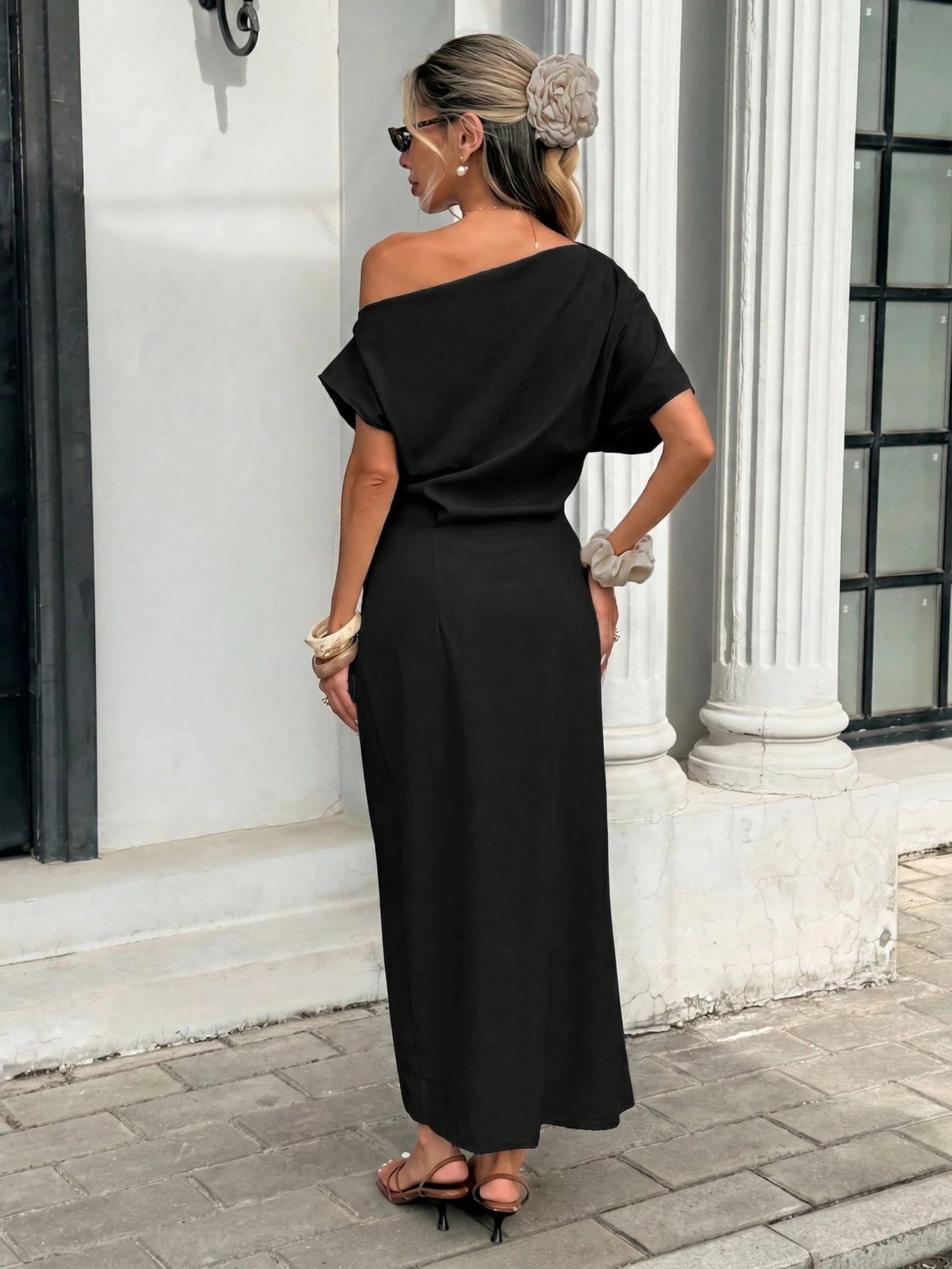 Women's Solid Color Asymmetrical Shoulder Fashionable Minimalist