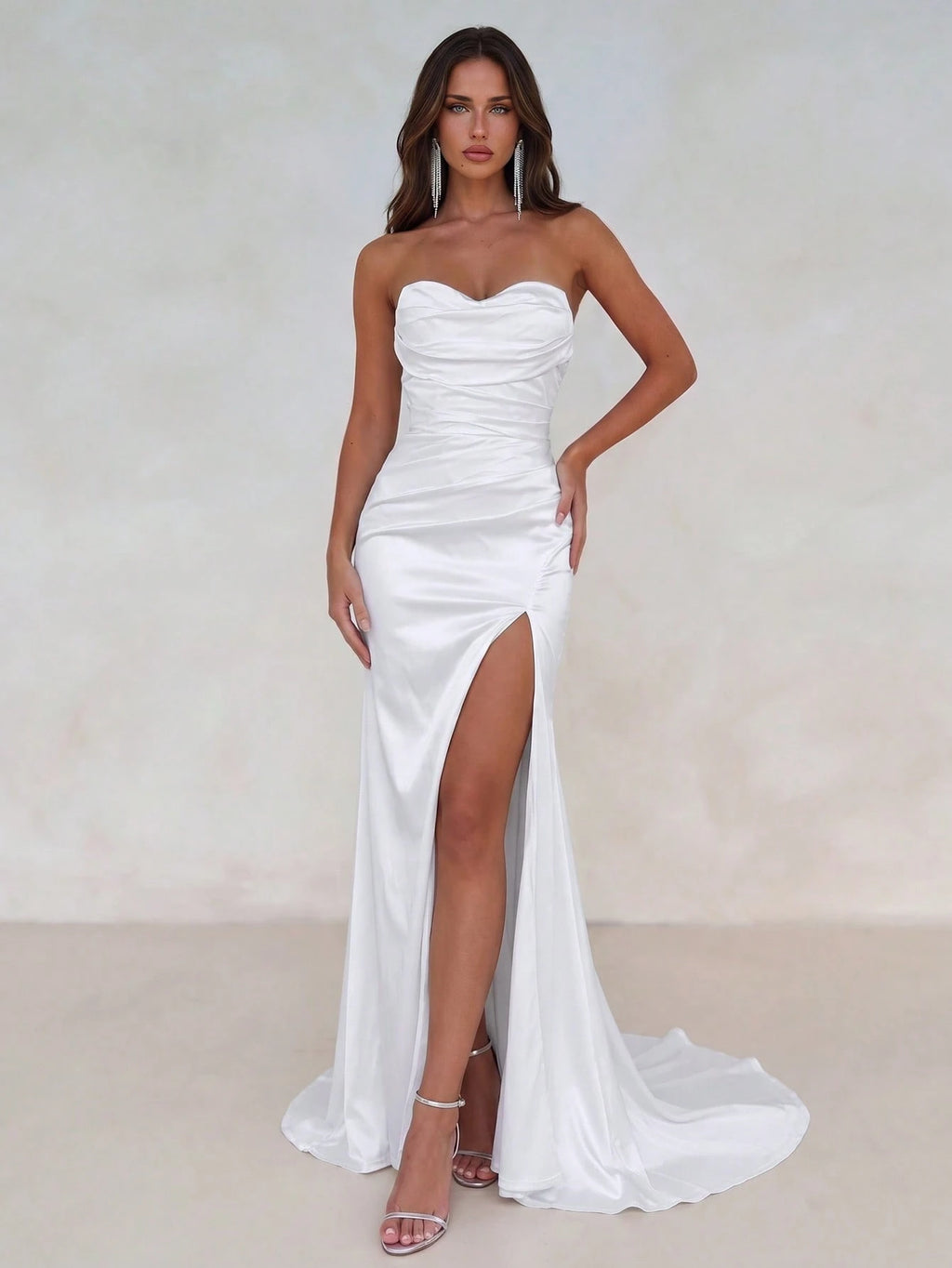 Aloruh Elegant And Gorgeous White Stretch Knitted Back Love Bridge Design Tube Full Body Pleats Sexy Slit - image 7