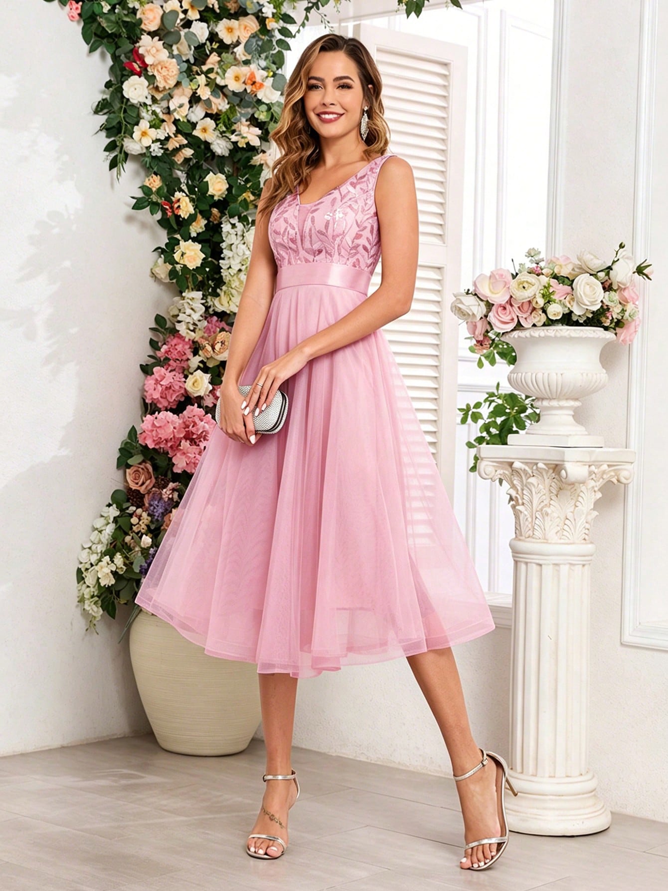 XUCTHHC Elegant V-Neck Sleeveless Sequin Embroidery & Mesh A-Line