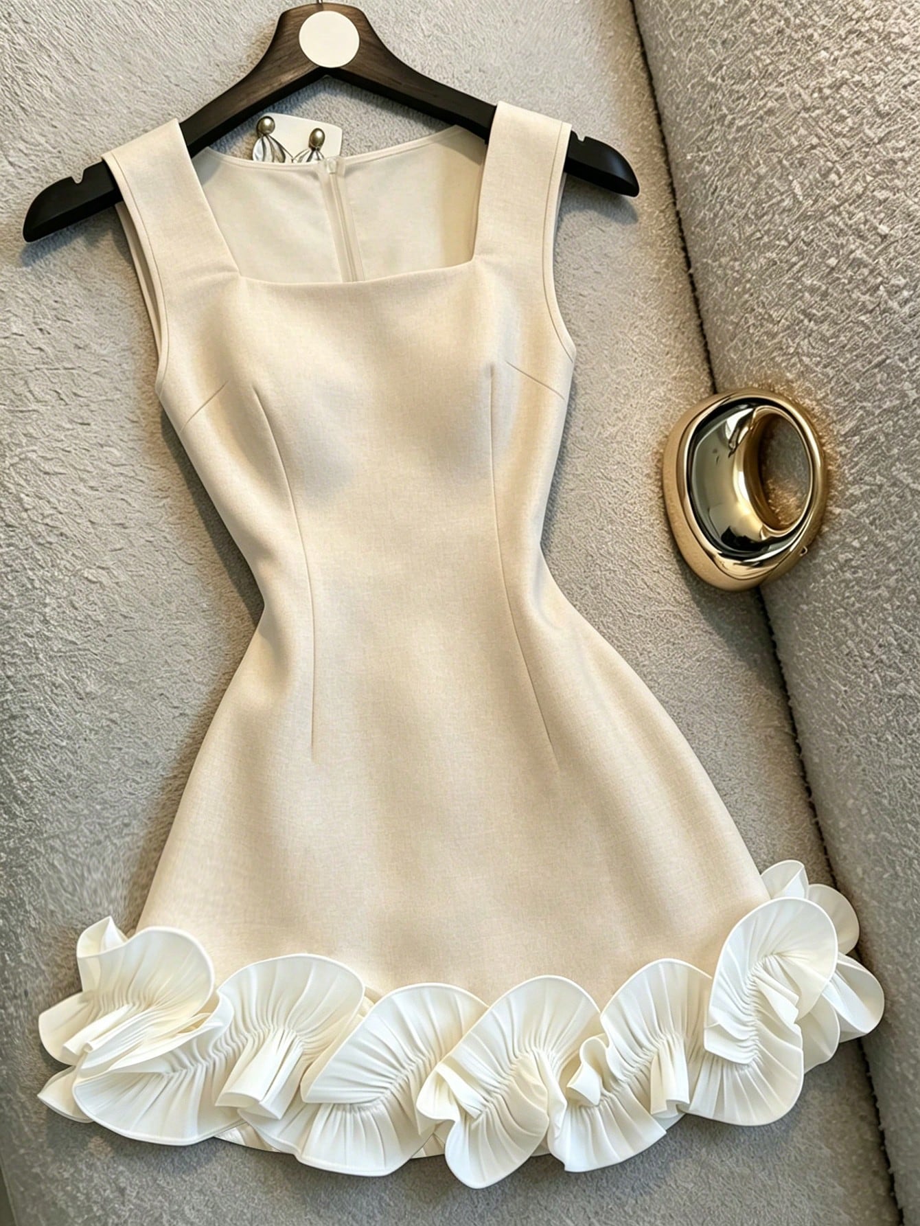Franclia Elegant White Summer Square-Neck Sleeveless Dress With