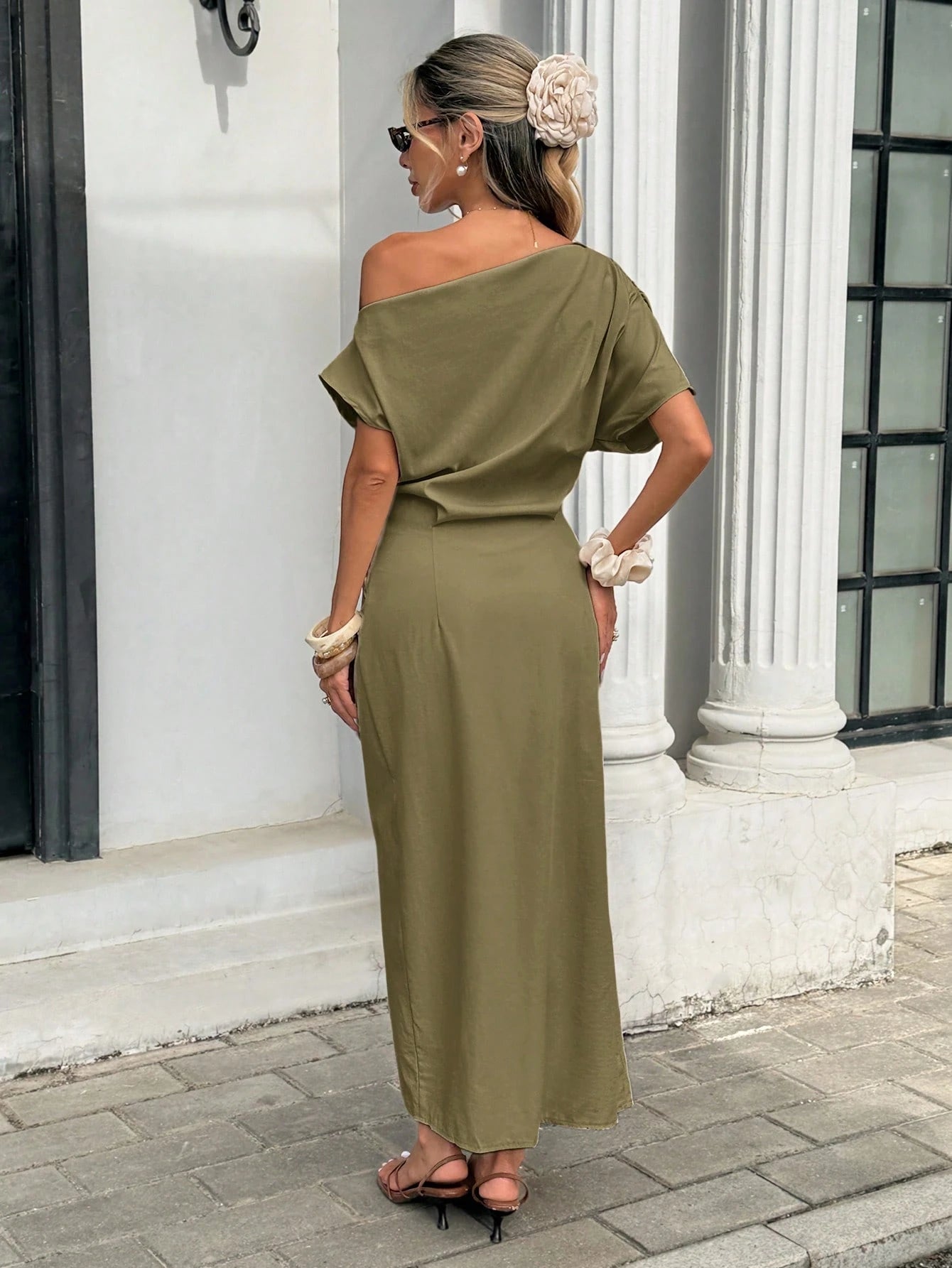 Women's Solid Color Asymmetrical Shoulder Fashionable Minimalist