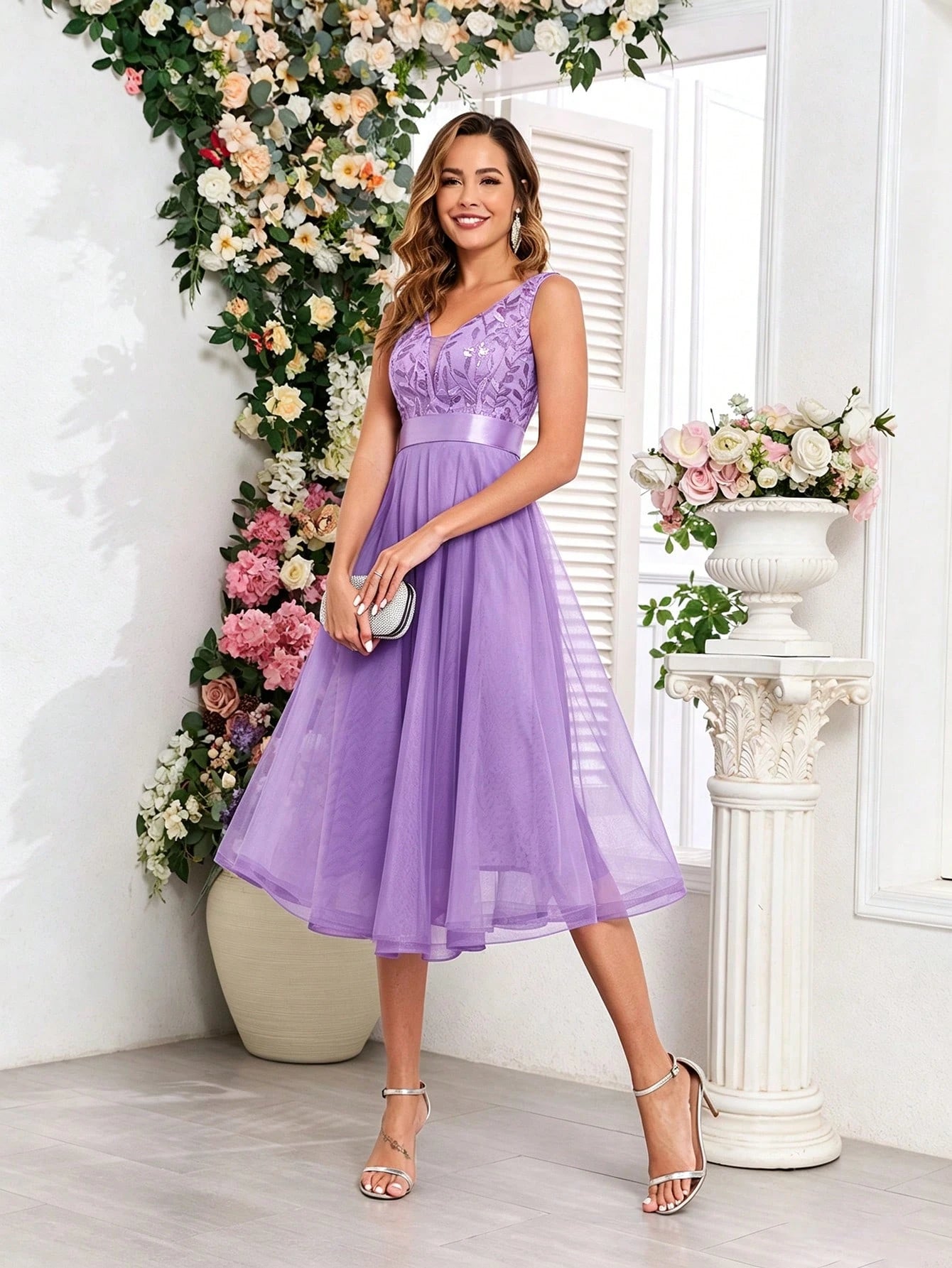 XUCTHHC Elegant V-Neck Sleeveless Sequin Embroidery & Mesh A-Line